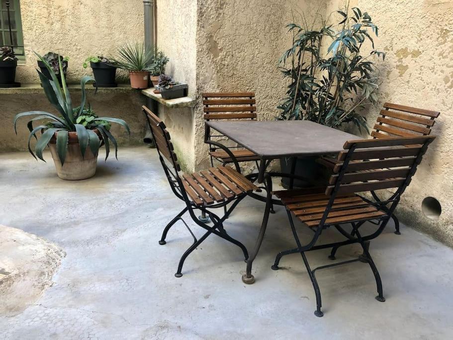 Ulysse, Appartement Spacieux Au Centre Historique D'Uzes En Rez-De-Chaussee Avec Exterieur, Proche Parking Des Marroniers Экстерьер фото